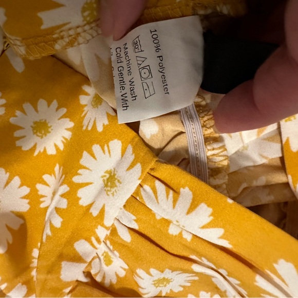 🐧3/$15 or 5/$20 - SHEIN Skirt Yellow and White Rushed Skirt - NWOT - Picture 3 of 4